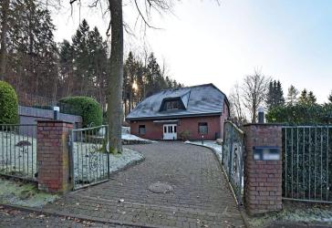 Naturnahes Raumwunder mit vielen Optionen: Gepflegtes EFH mit Teilkeller und Doppelgarage