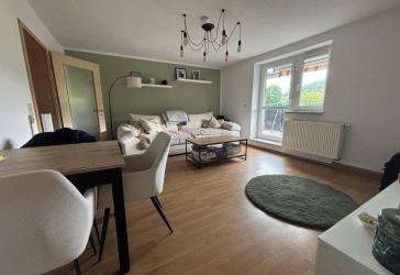 Helle 3-Zimmer-Dachgeschosswohnung mit Balkon & Einbauküche - Haustiere erlaubt