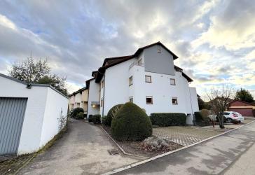Lichtdurchflutete Dachgeschosswohnung mit Terrasse in ruhiger Lage!