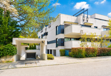 Exklusive Wohnung in ruhiger Lage mit Pool, ideale Raumaufteilung - vielseitig nutzbar & WG geeignet