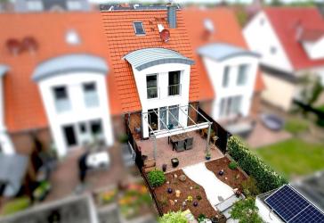 Ihr neues Zuhause: Stilvoll wohnen mit Terrasse, Kamin und smarter Energieeffizienz
