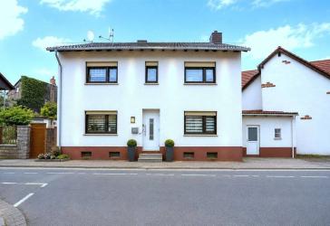 Geräumiges renoviertes Familienhaus mit Garten, Garage, Einbauküche und Holzofen in Enkenbach-Alsenborn