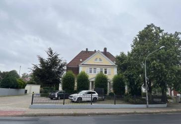 11 m^2 Zimmer in 3er WG-Zimmer in zentraler Lage zu vermieten