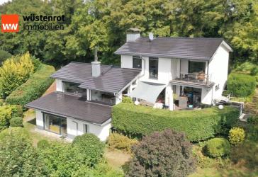 Großzügigkeit trifft besondere Architektur - stilvolles Wohnen mit Weitblick in Detmold-Heiligenkirchen