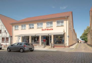 ca 289 m2 Wohnfläche plus ca 350 m2 Verkaufsfläche plus ca 130 m2 Lager