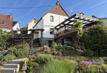 Seltene Gelegenheit in Hofheim-Marxheim: Großes Traumgrundstück mit Bestandshaus. Ohne Provision!