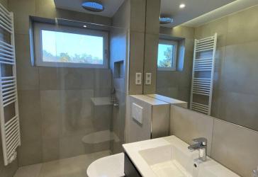 Kernsanierte 3-Zimmer-Wohnung mit Balkon,2 WCs & Luxusbad-barrierefreiem Zugang
