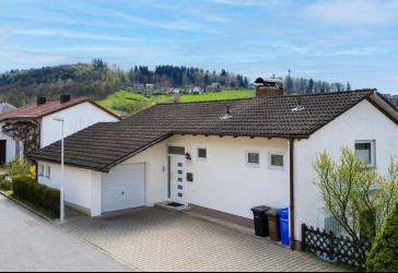Charmantes Hanghaus mit großem Potenzial in ruhiger Aussichtslage von Deggendorf