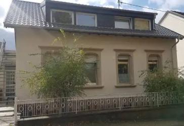 Gemütliche renovierte 3-ZKB-DG-Wohnung in Beckingen direkt!