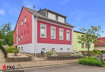 Freistehendes Zweifamilienhaus in Riegelsberg mit Garten!