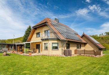 Großzügiges Wohnen mit Weitblick in Windeck-Dattenfeld plus zusätzliche Grundstücksoptionen.