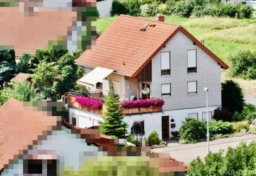 Zweifamilienhaus mit Komfort und Inklusion: separate barrierearme Wohnung inklusive