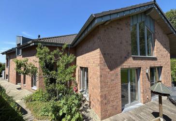 Ein Haus, viele Möglichkeiten - Platz für Familie und Beruf in drei separaten Einheiten