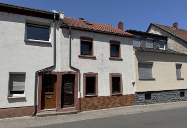 Einfamilienhaus mit Anbau und Garage