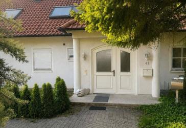 Außergewöhnliche Dachgeschosswohnung mit Charme, Weitblick und Wohlfühlambiente