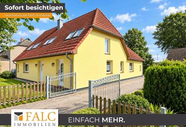 ***Charmantes Zweifamilienhaus mit zwei separaten Wohneinheiten und großem Garten***