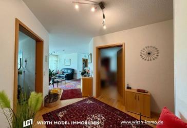 Ansprechende Vier-Zimmer-Wohnung mit großem Balkon und TG-Stellplatz an der Haardt