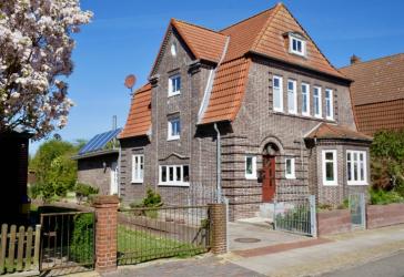 Renovierte Altbau-Stadtvilla in Brunsbüttel mit großzügiger Raumaufteilung