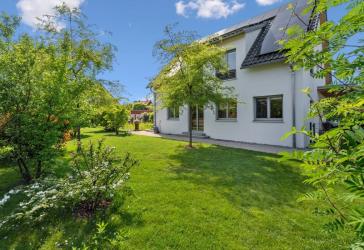 Autarke Familien und Wellnessoase mit hochwertiger Ausstattung (Sauna, Schwimmteich uvm.)