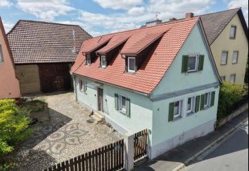 Einfamilienhaus mit Scheune und ausbaufähigem Dachgeschoss im Anbau