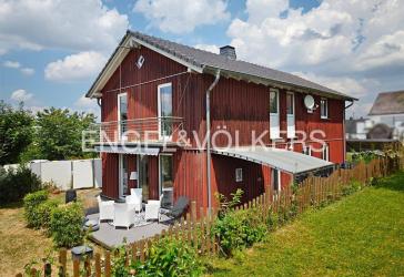 Modernes Architekten-/Holzhaus mit Terrasse und Garten in ruhiger Lage
