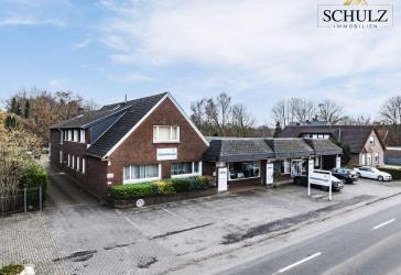 **Gewerbeimmobilie mit voll ausgestattetem Küchenstudio, Lager, Wohnung & Entwicklungspotenzial**