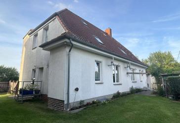 Wohnhaus mit zwei vermieteten Einliegerwohnungen nahe der Ostsee