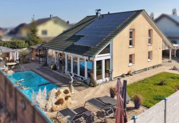 Exklusives Traumhaus mit Außenpool, Whirlpool, Kamin und wunderschönem Gartenparadies
