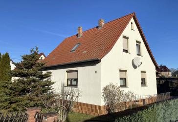 Ankommen & Wohlfühlen: Großzügiges Einfamilienhaus mit großzügigem Garten, Balkon u.v.m., in Stauchitz!
