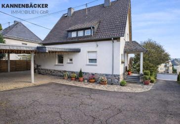 Charmantes Einfamilienhaus mit großem Grundstück