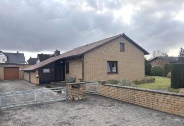 Bungalow zu ebener Erde mit Garage und Wintergarten