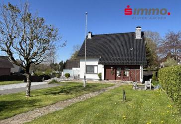 Freistehendes Einfamilienhaus mit Garage in zentraler Lage