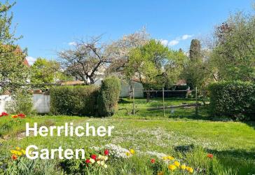 'Wohnen mit traumhaftem Garten - und ALLES in Fußnähe' Großzügige DHH in Möhringen. 187 m² Wfl.