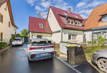 Schöne 4 Zimmer Wohnung mit Gartennutzung