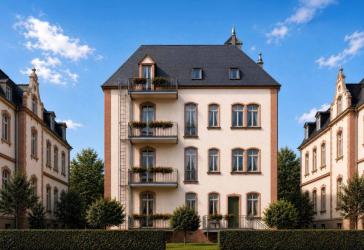 Provisionsfrei! Altbaujuwel in Bestlage - 3-Zi.-DG-Wohnung in kernsanierter Gründerstilvilla im Herzen von Friedberg