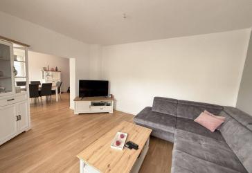 Geräumiges modernisiertes Einfamilienhaus mit 2 Doppelgaragen in Langenhagen sucht neue Eigentümer!