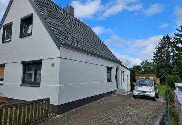 Eine tolle Alternative zur Wohnung! Bezahlbares, saniertes Doppelhaus in ruhiger Lage zu verkaufen.