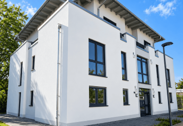 Ebenerdige Neubauwohnung mit Terrasse und Garten!
