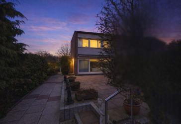 Gepflegte Doppelhaushälfte mit zwei Terrassen und Garage!