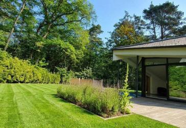 Lichtdurchflutete, moderne Villa auf Traumgrundstück - renoviert & provisionsfrei