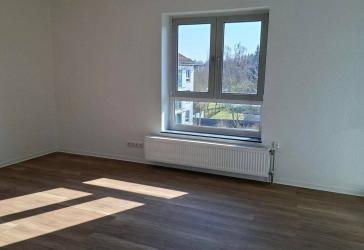 Erstebzug nach Renovierung - 4-Zimmerwohnung mit Balkon