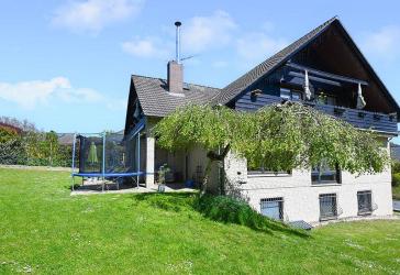 Detfurth - Herrschaftliches Einfamilienhaus in Hanglage mit Weitblick