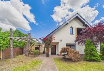 Geräumiges Einfamilienhaus mit Wintergarten, Terrasse und Pool im Flussviertel!