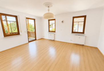 Kernsanierte 3,5 - 4-Zimmerwohnung mit EBK, Balkon und gemeinschaftlichem Garten