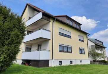Renovierte 3-Zimmer-DG-Wohnung mit EBK und Balkon und Fernsicht