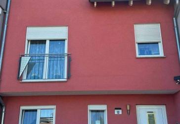 Gepflegtes Reihenmittelhaus mit Garten, Sauna und zwei Stellplätzen