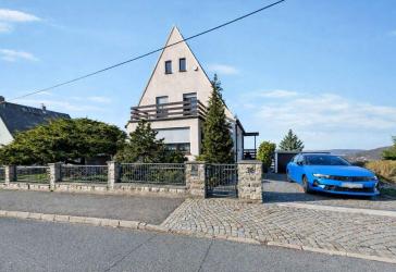 Provisionsfrei - Gepflegtes Haus mit 2 Wohnungen mit traumhaftem Weitblick und einer Werkstatt