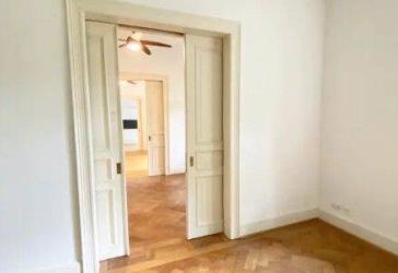 Saniertes Einzeldenkmal im Dichterviertel mit Aufzug