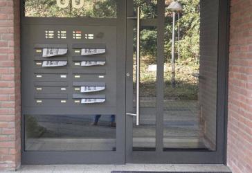 Traumhafte Dachgeschosswohnung mit Kamin, zwei Balkonen und Blick ins Grüne