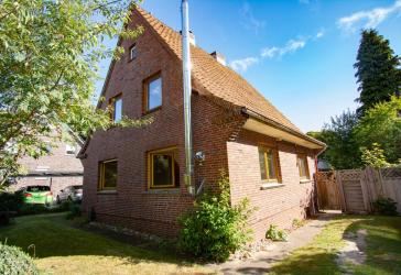 Familienfreundliches Haus mit Naturgarten, Dachterrasse und Entwicklungspotenzial